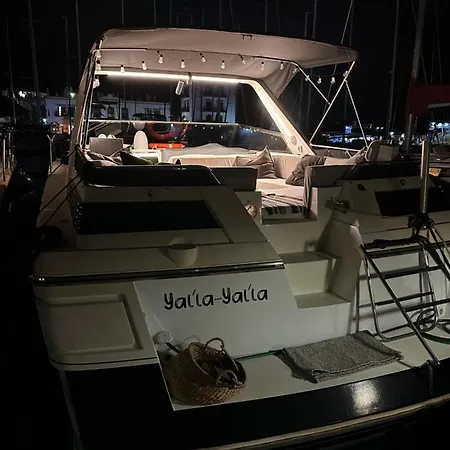 Hotel na wodzie Boat In *