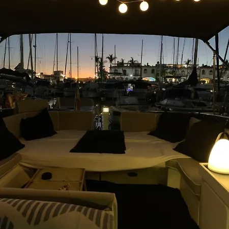 Boat In Hotel en barco Puerto De Mogan